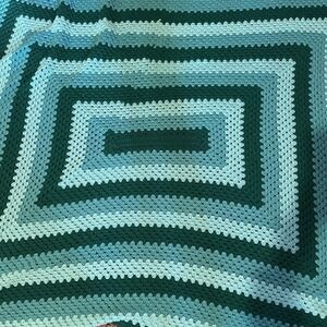 Vintage‎ Large Crochet Granny Blanket Teal White Green Mint Cottage 54x72 Inches